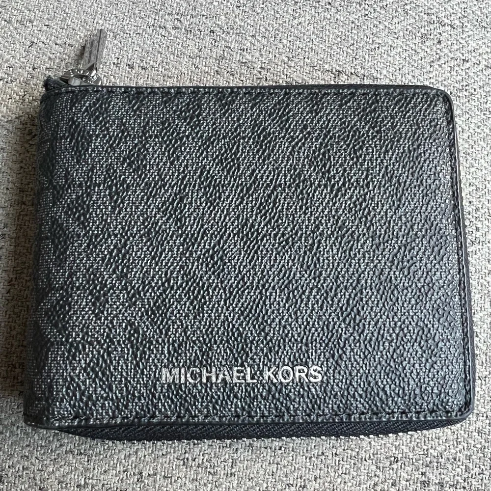 Michael Kors Black Monogram Zippy Bifold Wallet